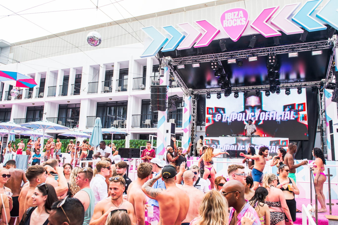 Busy dancefloor at Applebum Pool Party Ibiza Rocks 2022 (2)