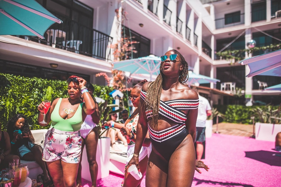 Girls dancing on VIP Terrace at Applebum Ibiza hip hop R&B Pool Party