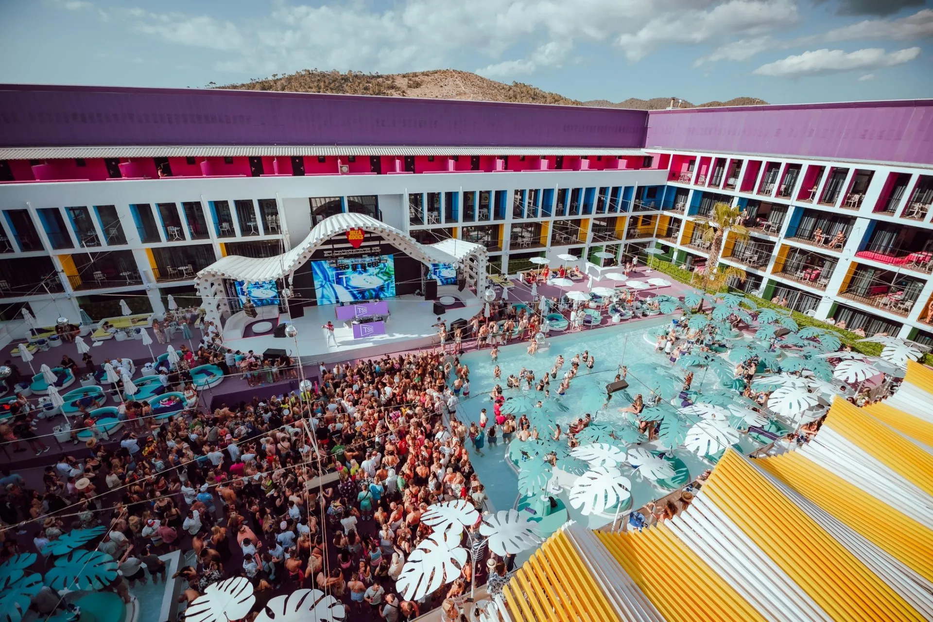 Want to DJ in Enter our Competition Now! Rocks