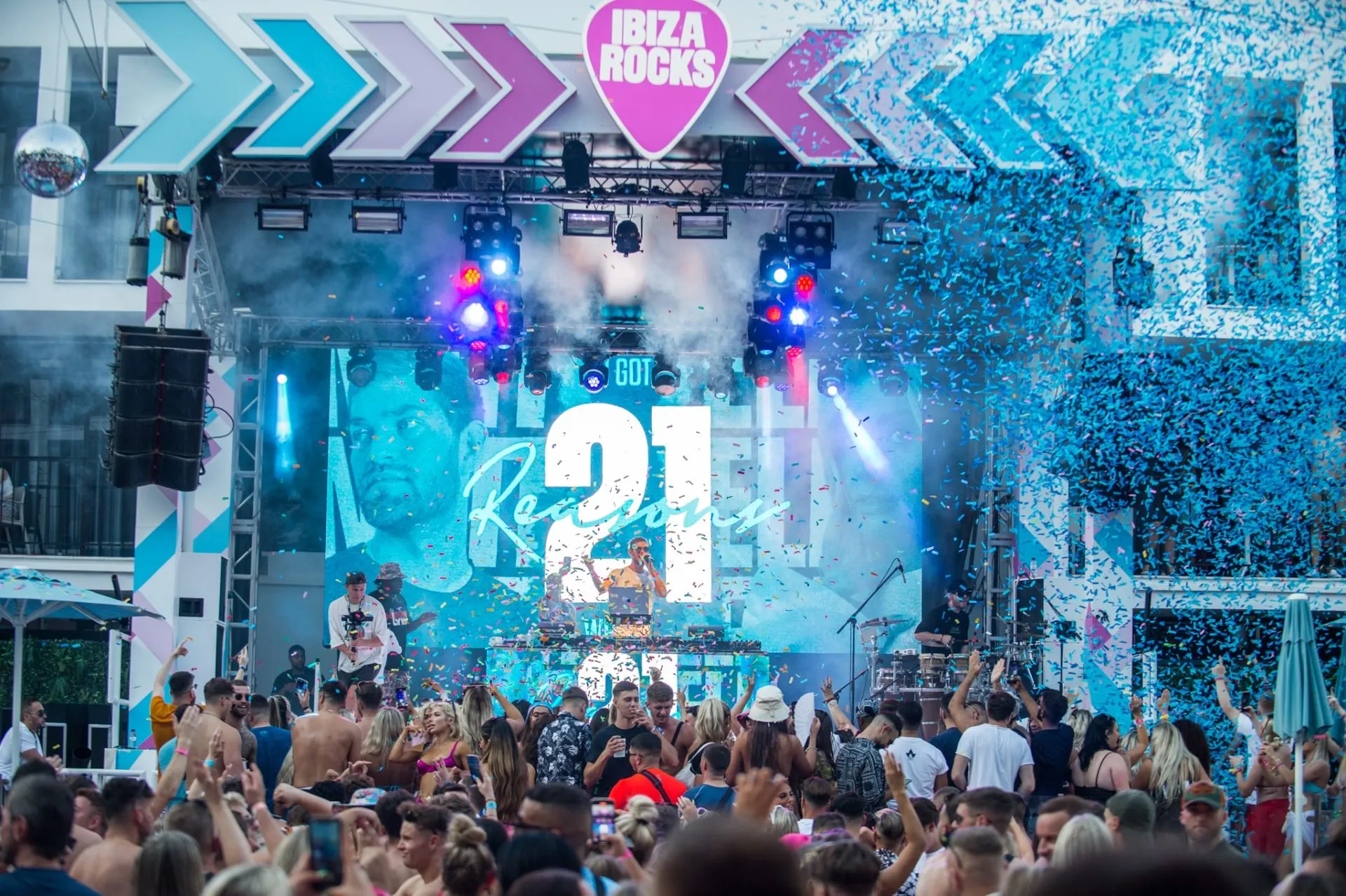 Nathan Dawe plays 21 Reasons at Ibiza Rocks Pool Party