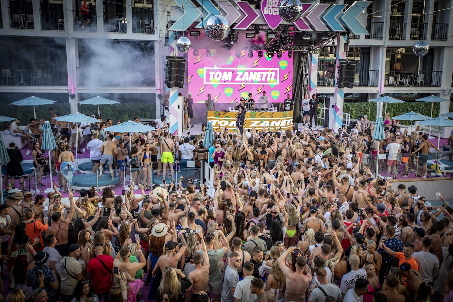 Fiestas en la piscina de Tom Zanetti en Ibiza Rocks 2022