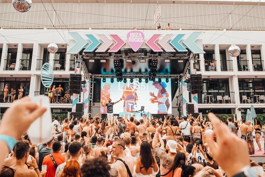 Craig David TS5 on stage Ibiza Rocks Hotel 2022 (2)