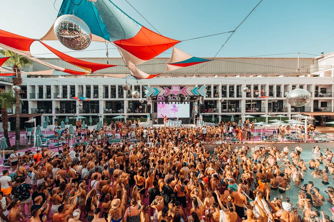 Craig David TS5 Pool Party Ibiza Rocks 2022 Crowd