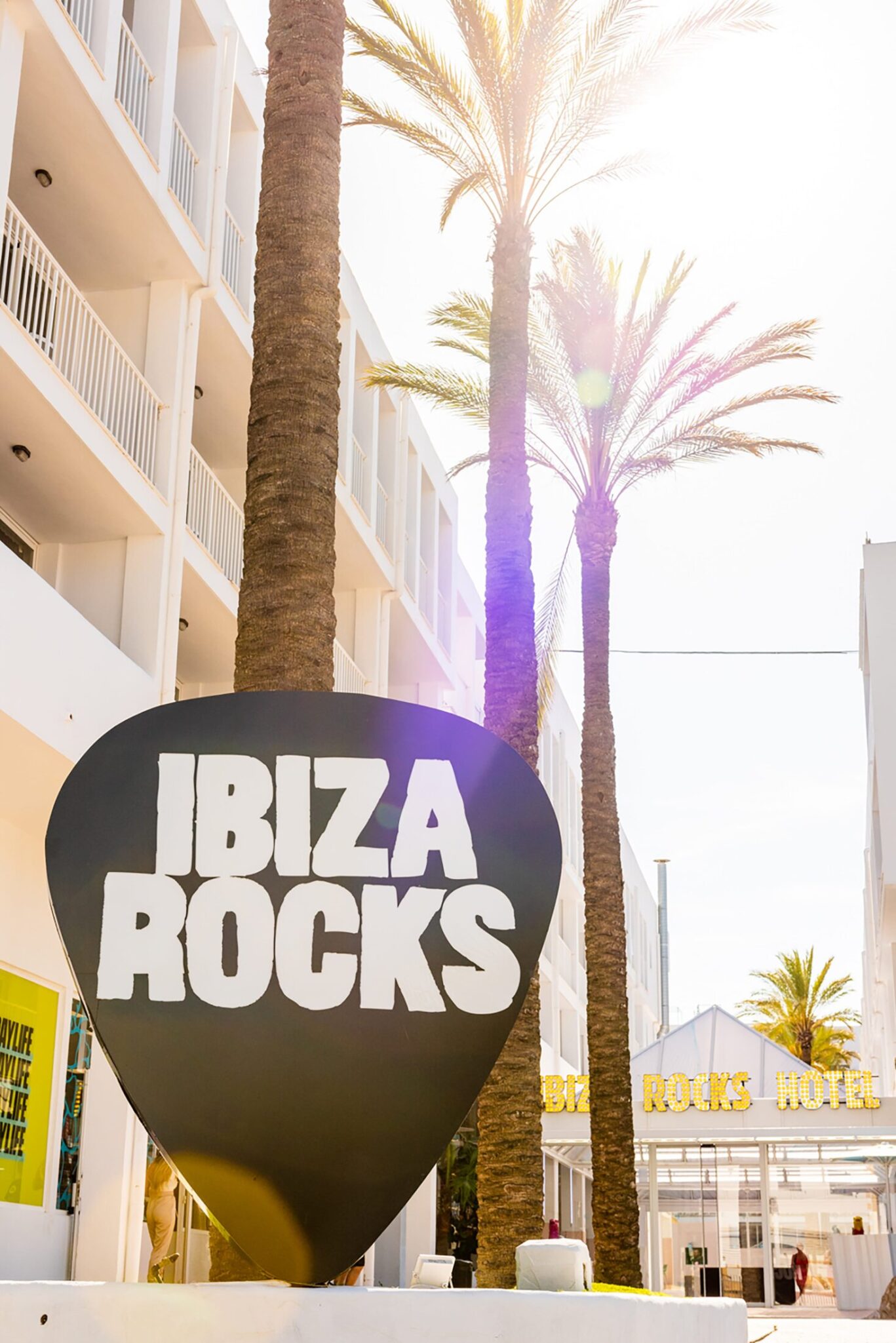 hotel entrance plectrum