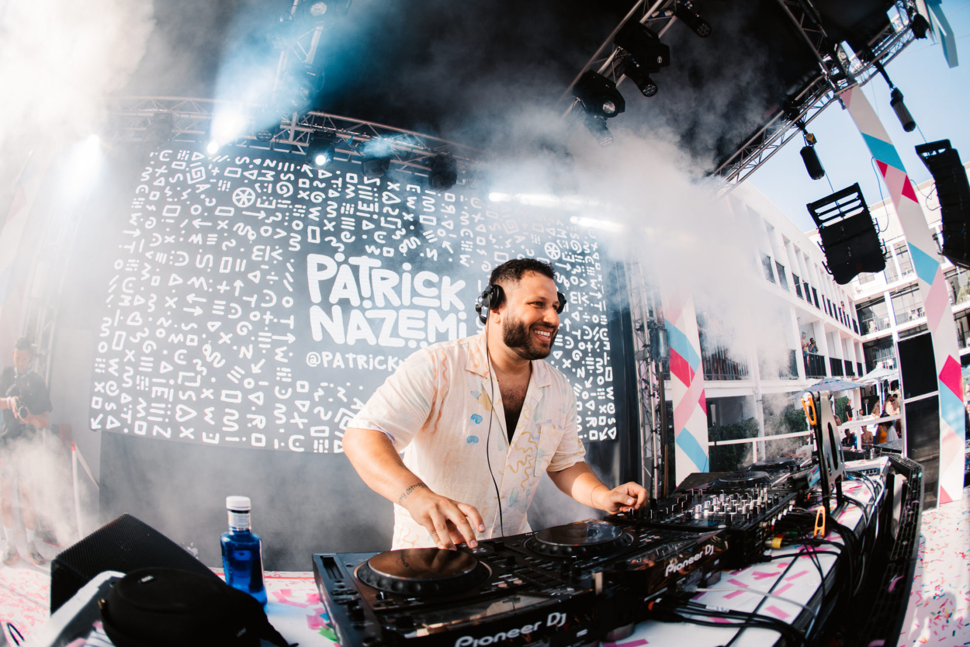 Patrick Nazemi, festa in piscina all'Ibiza Rocks