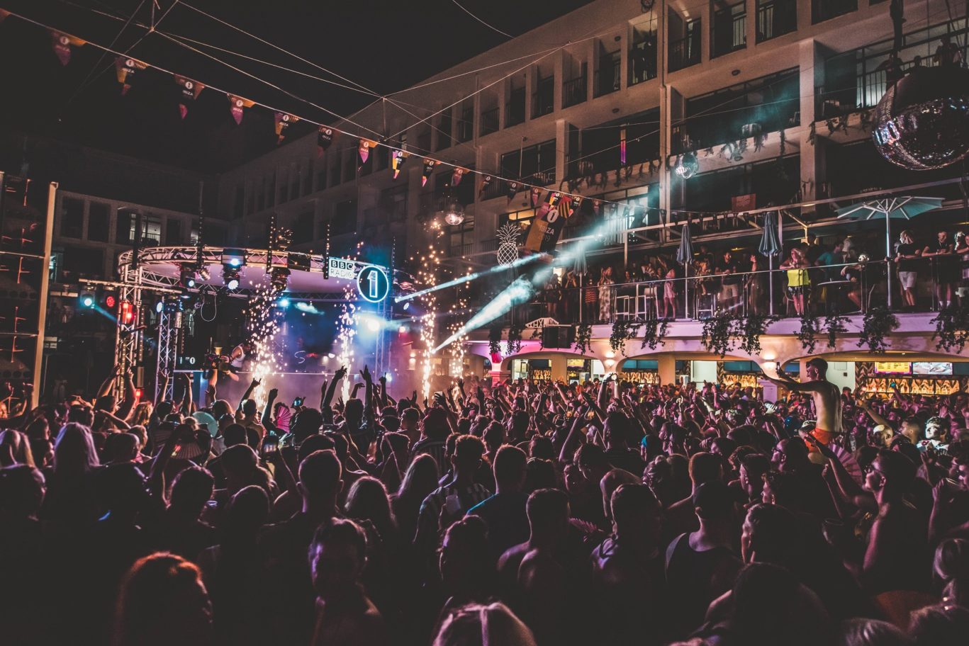 BBC Radio 1 Dance Weekend 28th July 2023 at 528 News
