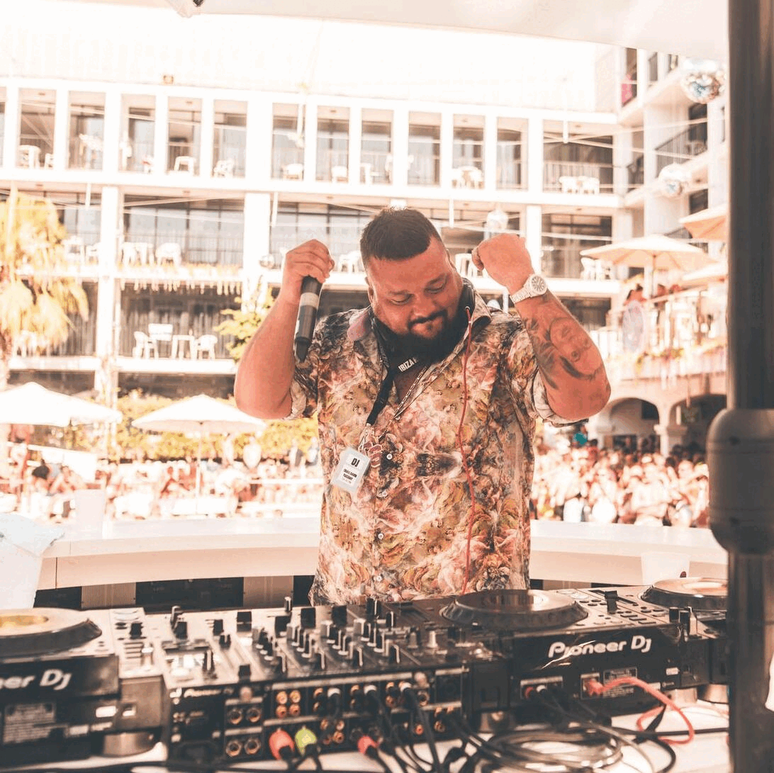 ezgif.com-gif-maker (1)