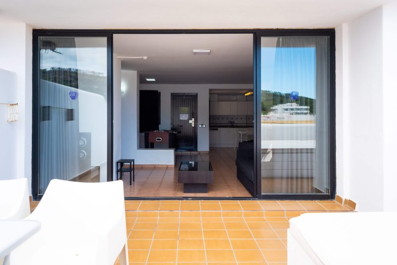 2 BEDROOM APARTMENT – ROOFTOP TERRACE VIEWS