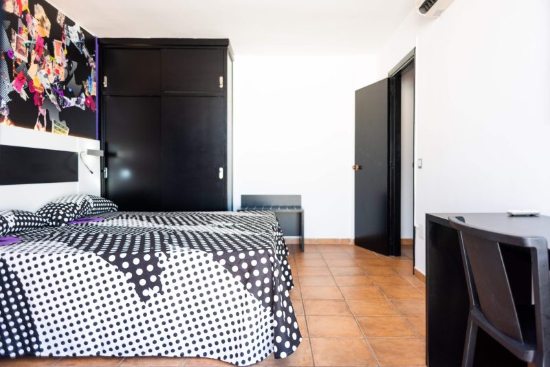 2 BEDROOM APARTMENT – SLEEPS UP TO 6 (2)