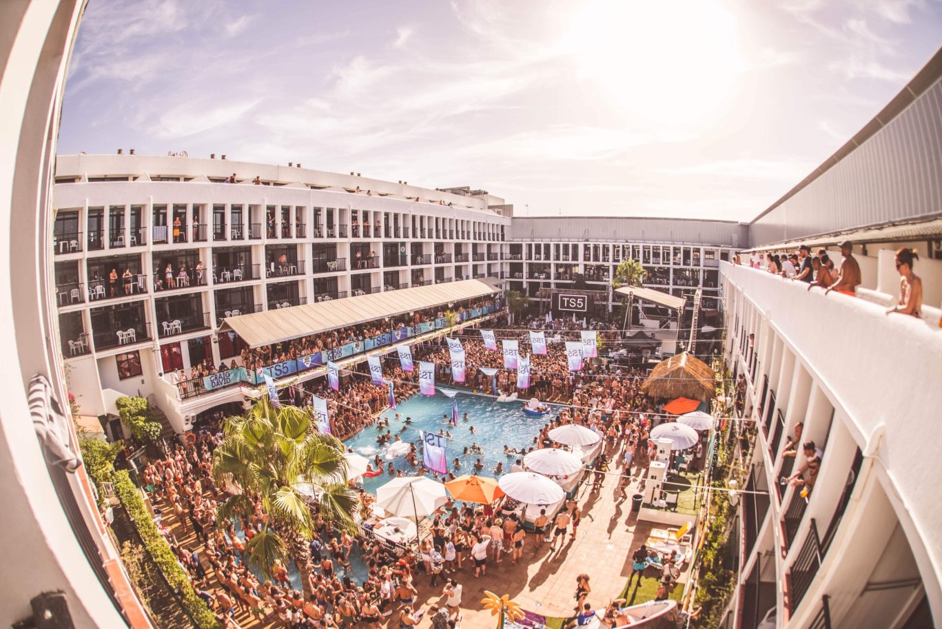 CRAIG DAVID TS5 POOL PARTY _ FULL CROWD