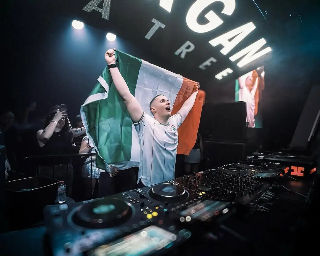 Unfussy-Morgan-Seatree-Ibiza-Rocks-3-min