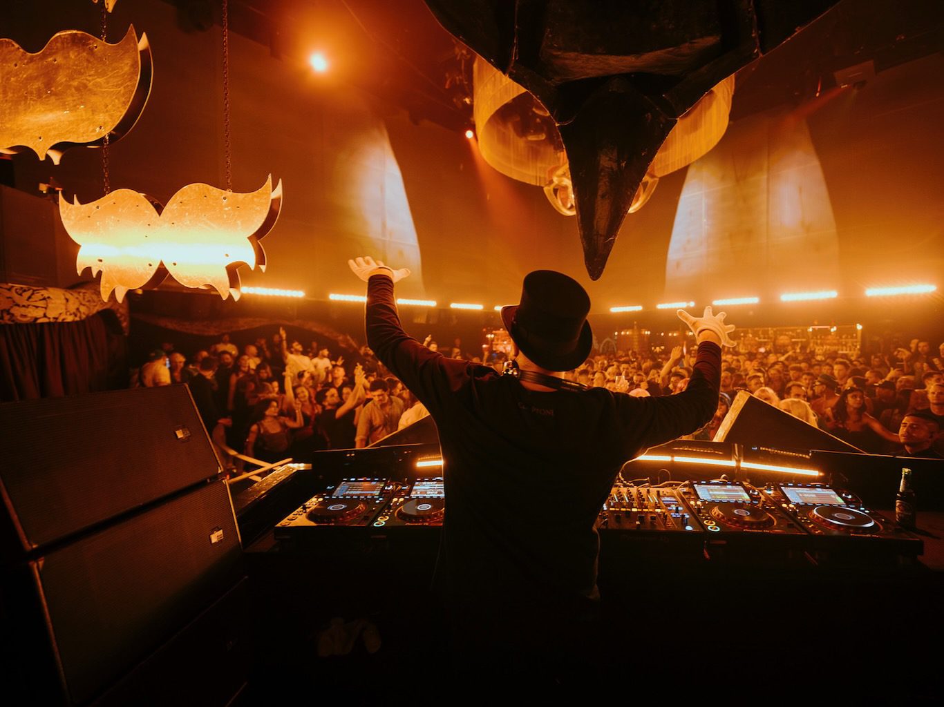 white-ibiza-clubbing-chinois-ibiza-2025-02