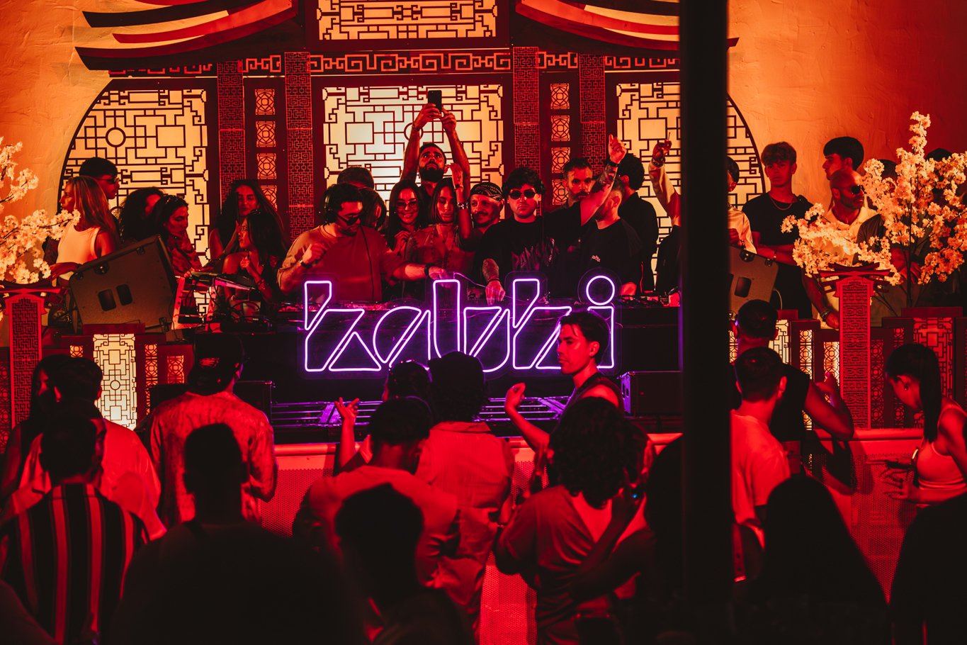 slideshow-1749774819