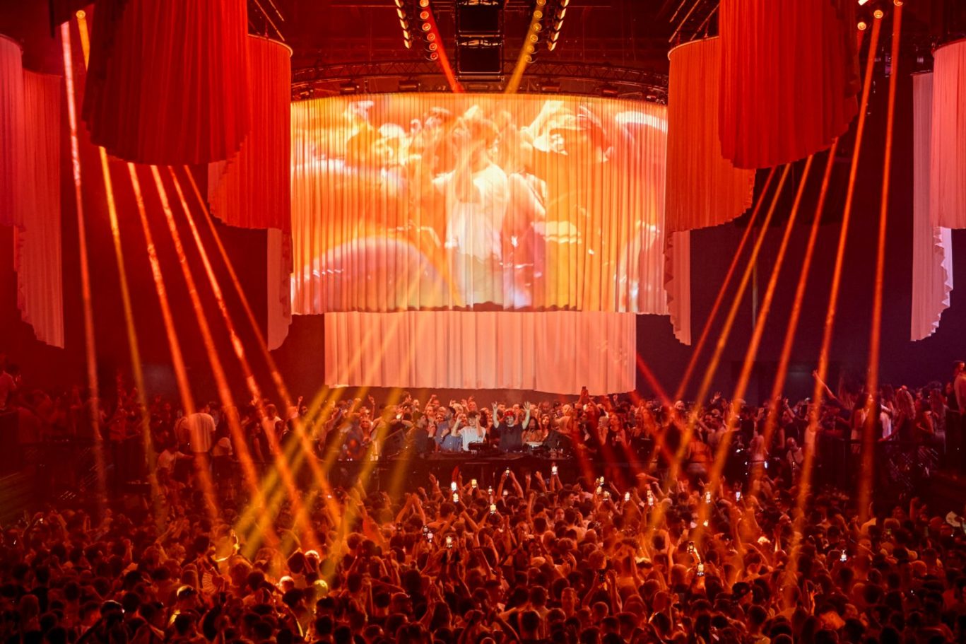 slideshow-1750939867